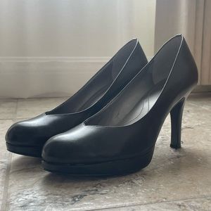 Black Tahari Heels